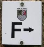 schwarzes_F_auf_weiss